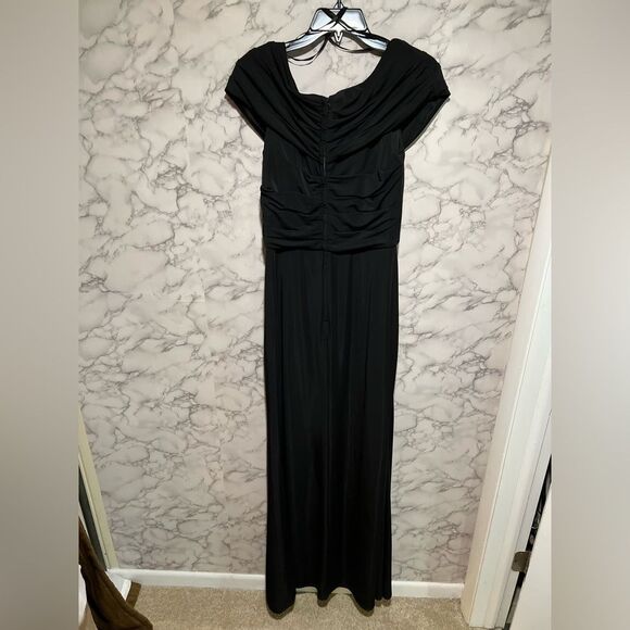 La Femme Ruched Jersey Column Gown - Picture 5 of 9